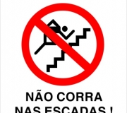 Placa não corra nas escadas. Tam.20 x 30 cm.