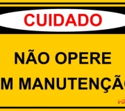 Cuidado. Não opere, em manutenção. Placa tam.30 x 20 cm.